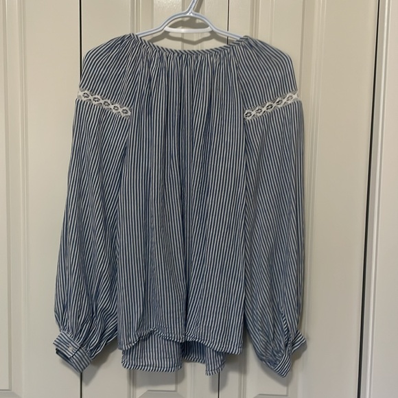 Old Navy Balloon Sleeve Blouse - Picture 5 of 6